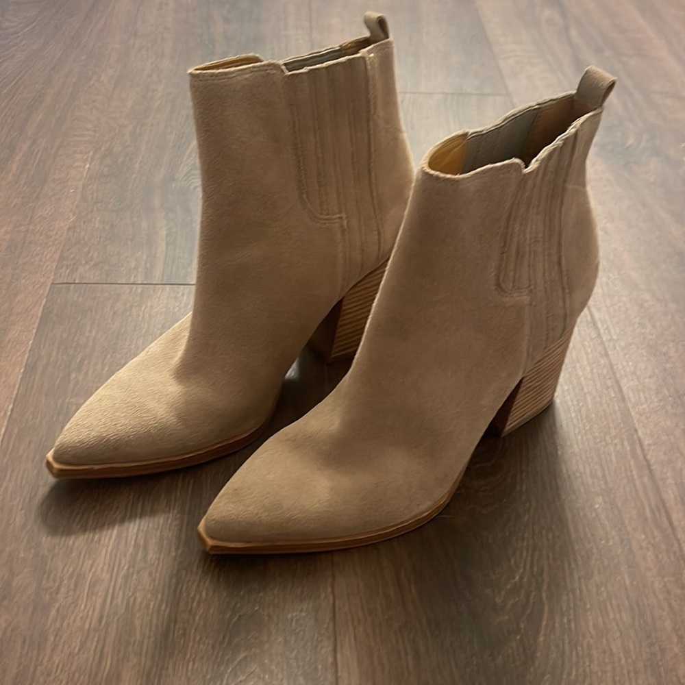 WORN BUT GREAT CONDITION Marc Fisher ankle boots - Size 8